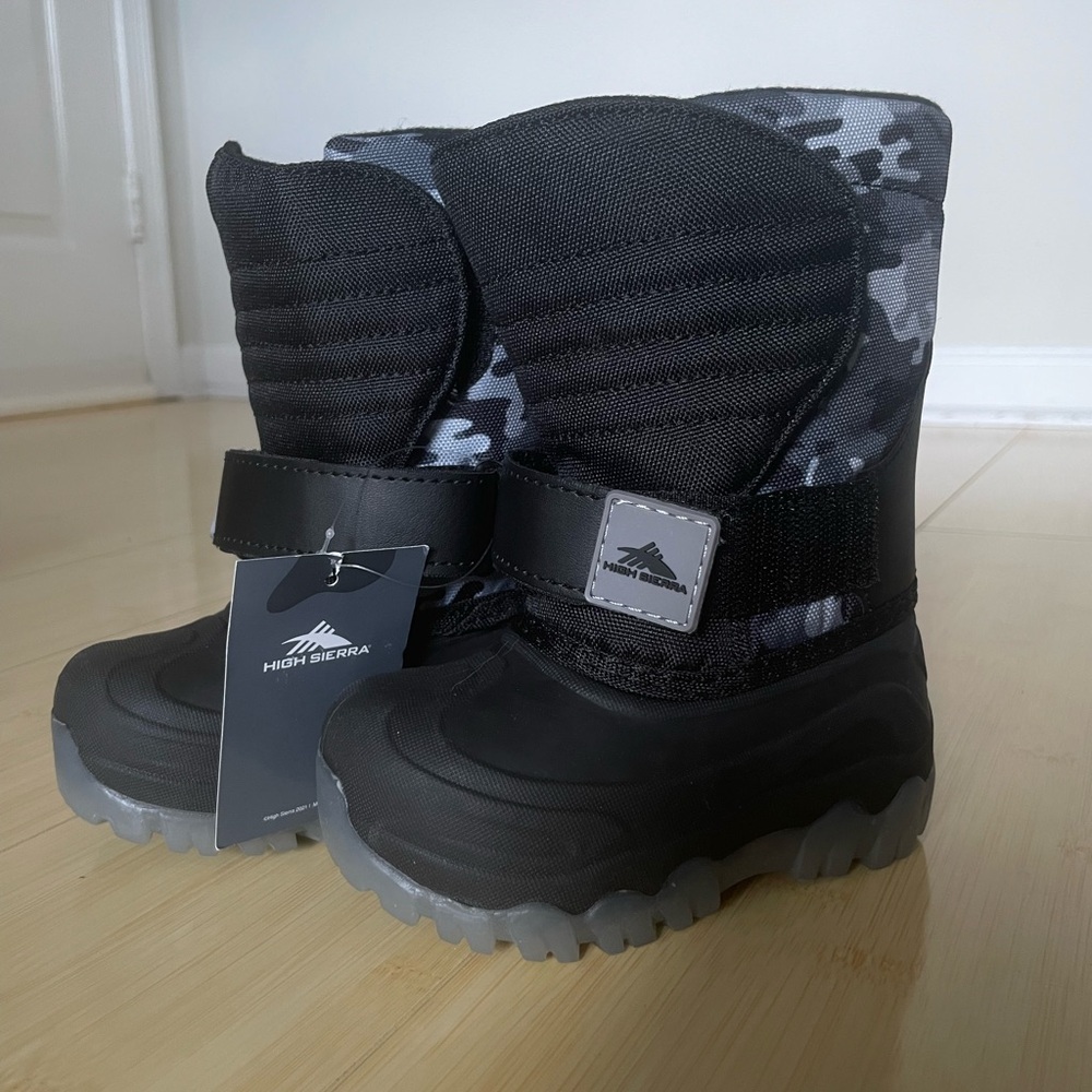NWT High Sierra Toddler Winter Light-Up Boots - Camo, Size 6